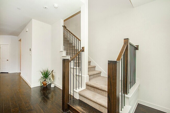 Building Photo - 432 Texas Dr