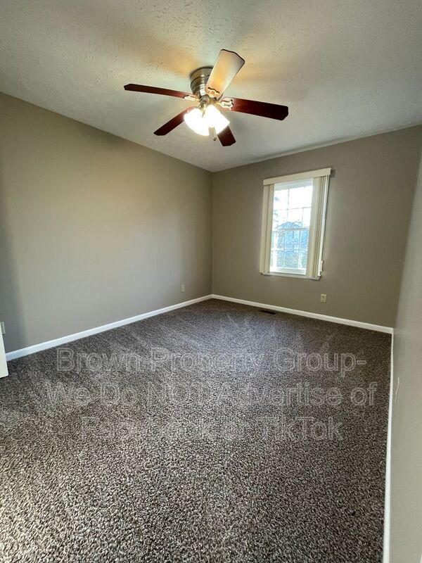 Building Photo - 1536 Rossmore Dr