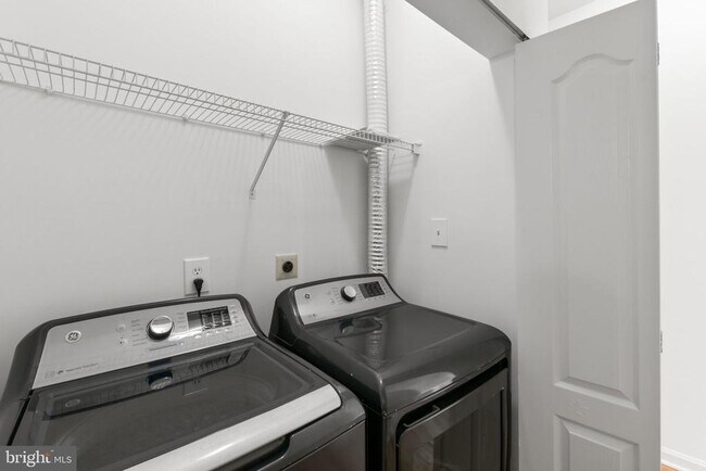 Building Photo - 2372 Woodland Pond Ln