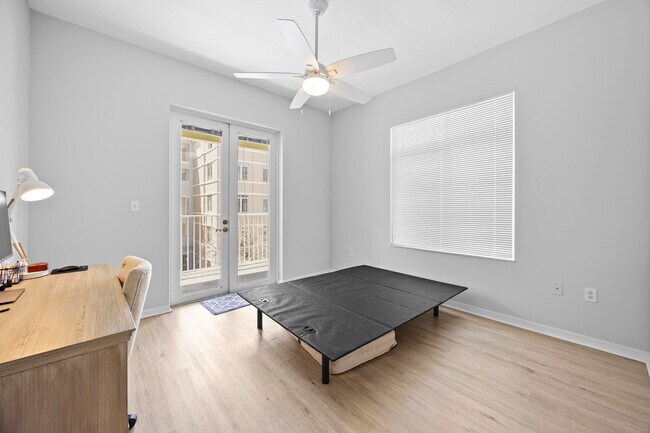 Building Photo - 1203 Town Center Dr