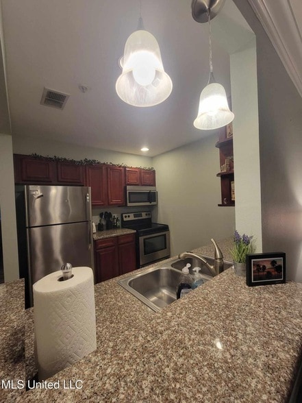 Building Photo - 1282 Beach Blvd