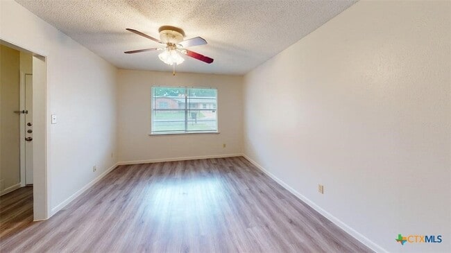 Building Photo - 1804 Clarawood Dr