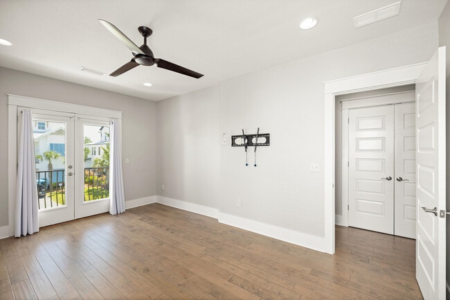 Building Photo - 56 Penelope St