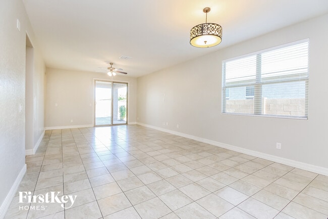 Building Photo - 200 E Toscana Dr