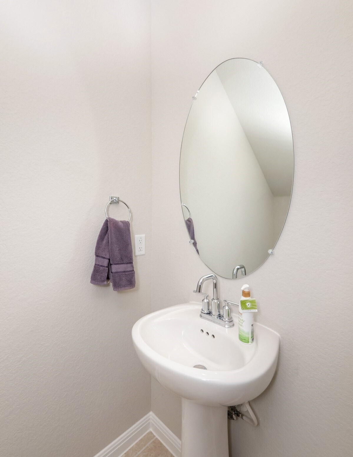 Building Photo - 120 Serpens St