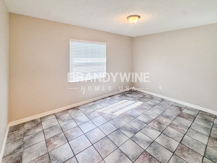 Building Photo - 805 Sprucewood Ln