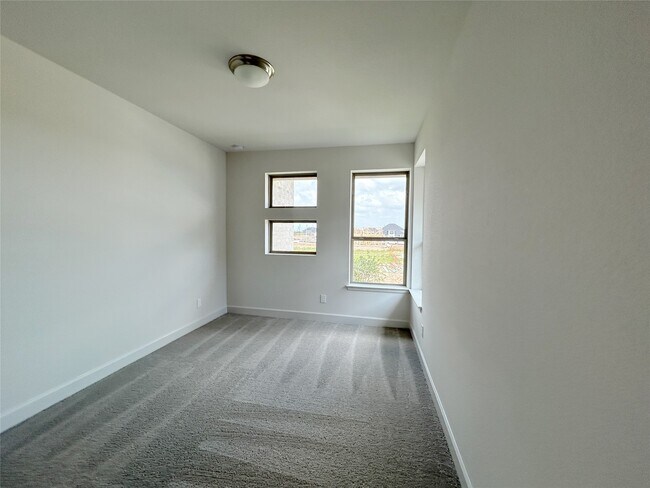 Building Photo - 5406 Holly Holw Ln