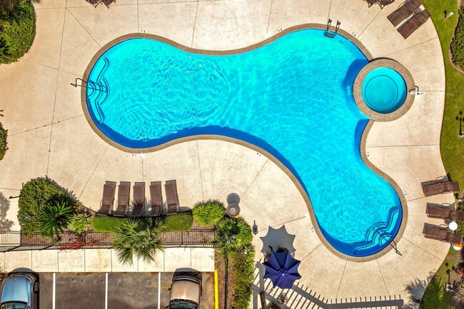 Building Photo - 2421 Beachview Dr