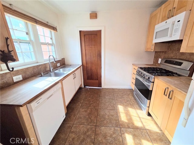 Building Photo - 2068 San Francisco Ave