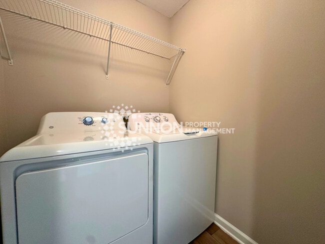 Building Photo - Completely Remodeled 2BR 2BA Condo