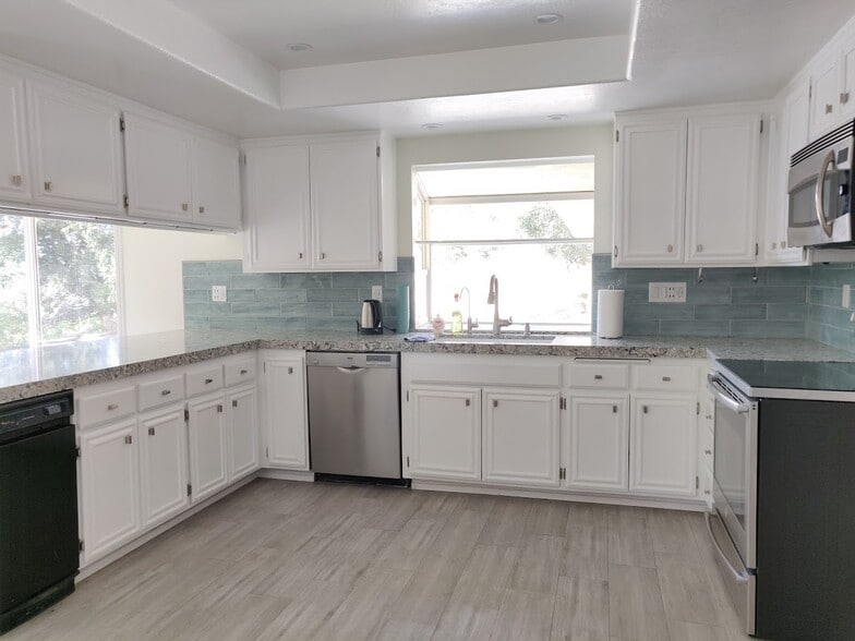 Building Photo - 17381 Canyon Heights Dr