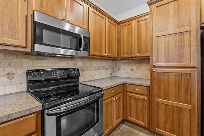 Building Photo - 10215 Twin Lake Loop
