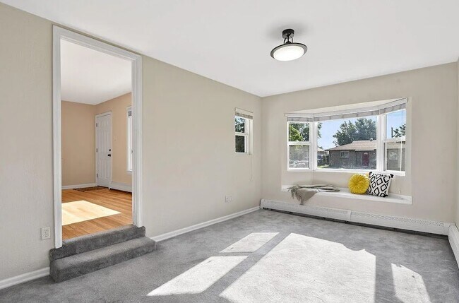Building Photo - Remodeled Single Family with Yard and Huge...