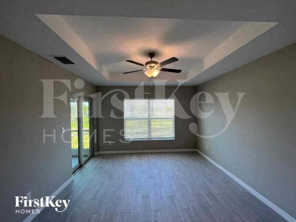 Building Photo - 402 SW 31st Ave