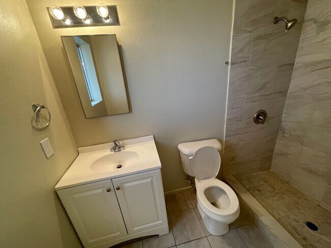 Building Photo - 4 bedroom Home in Yuma Valley for Rent!