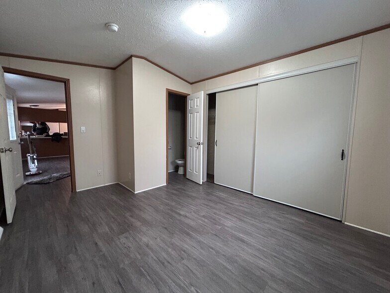 Building Photo - 17 Deer Run Pky