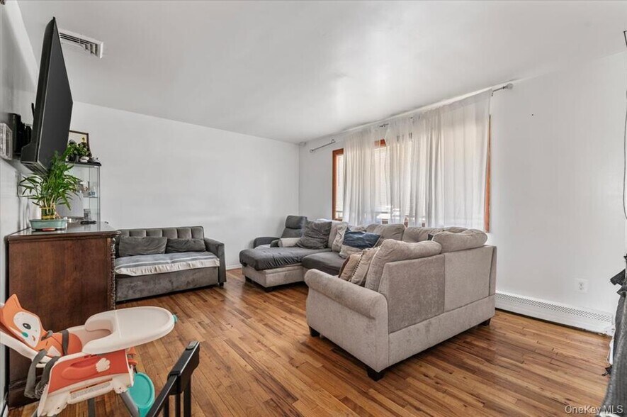 Building Photo - 22 Hudson Pl