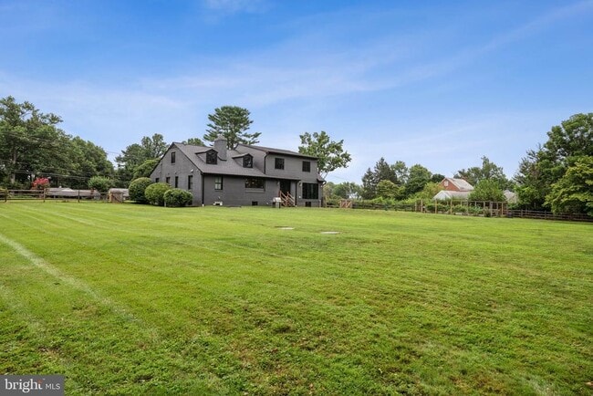 Building Photo - 1720 Marymont Rd