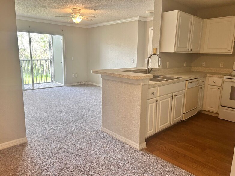 Building Photo - 4200 Summer Landing Dr