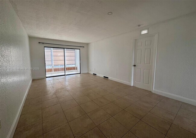 Building Photo - 7320 NW 85th Ct