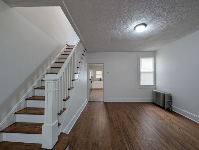 Building Photo - Charming updated 3 bedroom 1 bath Home in ...