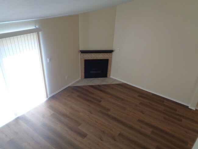 Building Photo - 2 Story 2 Bedroom Condo in the Willow Creek Condo Complex