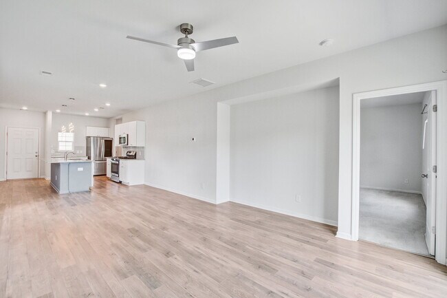 Building Photo - 347 Matuskovic Dr