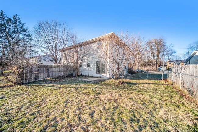 Building Photo - Modern 3BR Duplex – Just $1450! Security Deposit Alternative Available!