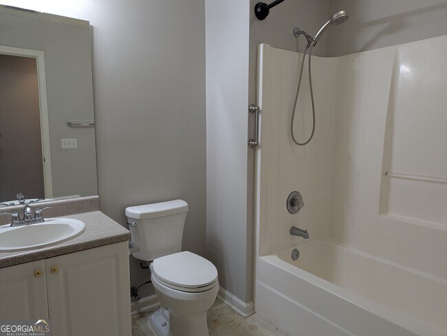 Building Photo - 22 Hidden Creek Dr