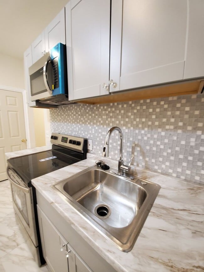 Building Photo - 6532 Torresdale Ave