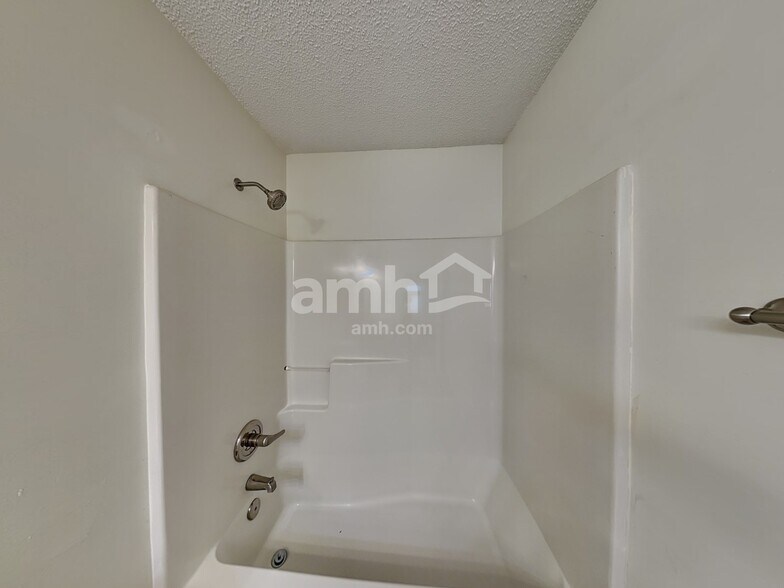 Building Photo - 2116 Maple Tree Ct