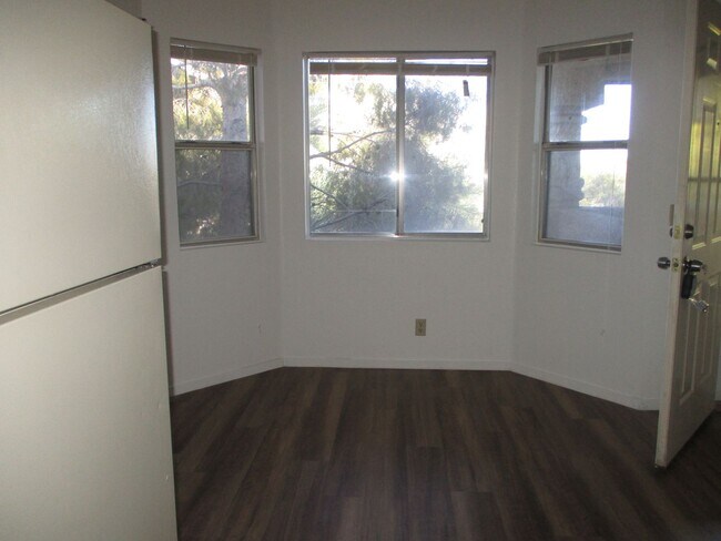Building Photo - APPLICATION APPROVED- Rock Springs I Condo...