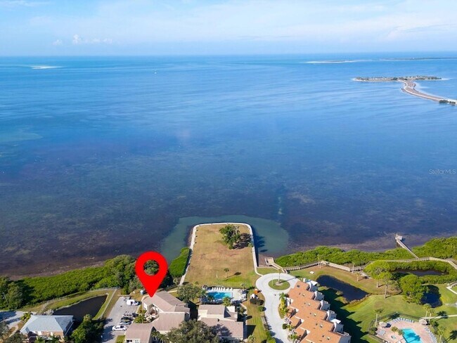 Building Photo - 656 Windrush Bay Dr