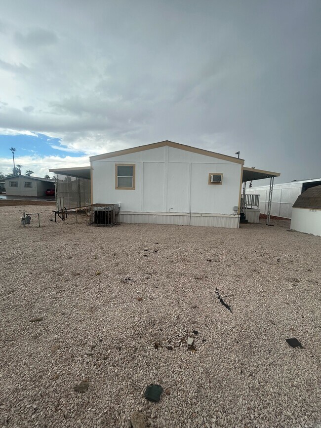 Building Photo - 3601 E Wyoming Ave