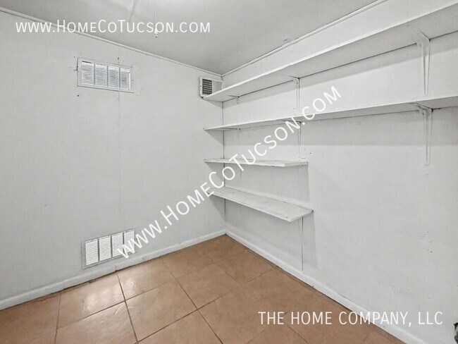 Building Photo - 4938 S Highland Dr