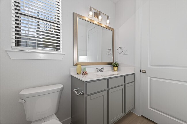 Building Photo - 1213 Mercantile St