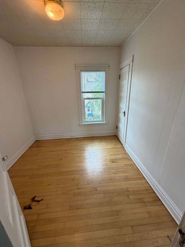 Building Photo - 409 N 51st Ave W