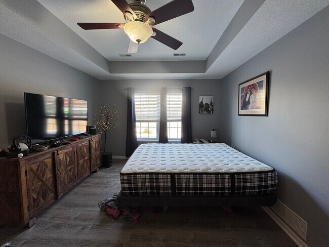 Building Photo - 3 Bedroom Home Furnished or unfurnished available