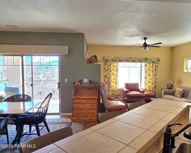 Building Photo - 1975 S Blooming Hills Dr