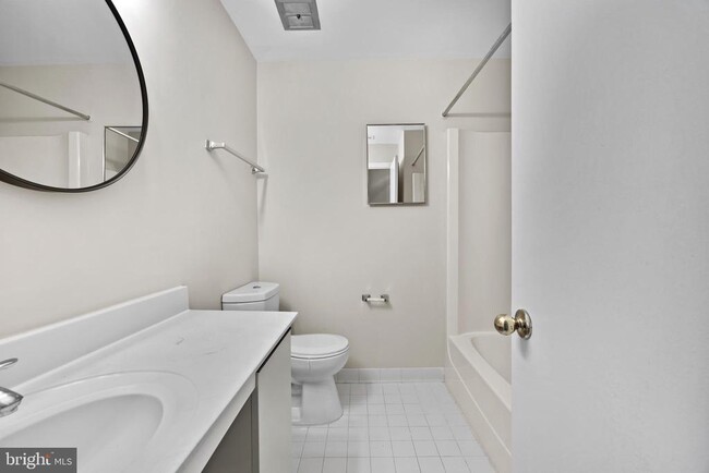 Building Photo - 10118 Little Pond Pl