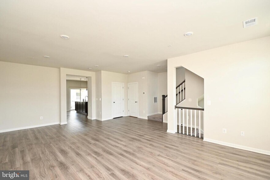 Building Photo - 5555 Lanteen St