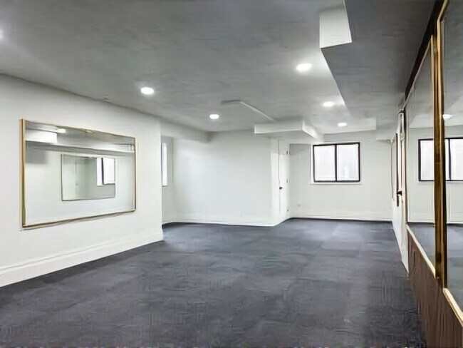 Building Photo - 3425 Fuller Dr