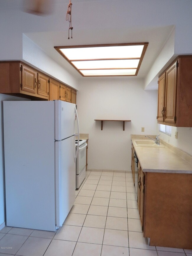 Building Photo - 5750 N Camino Esplendora