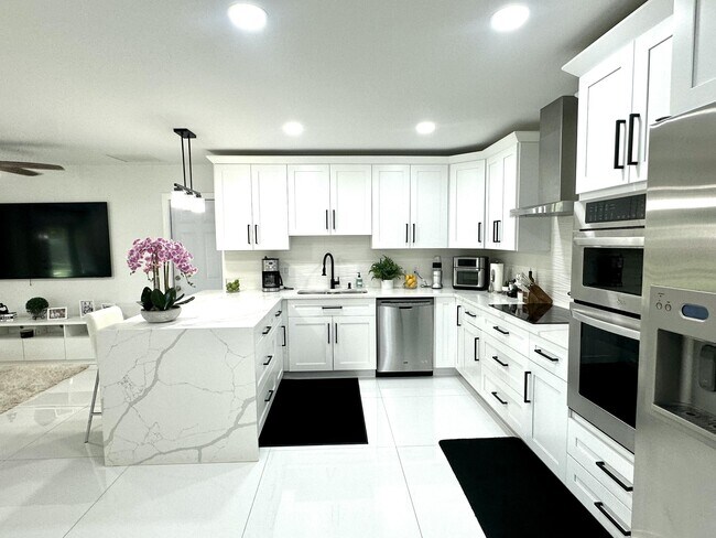 Building Photo - 121 Eider Ct