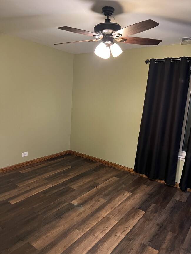 Building Photo - 1362 Cove Dr