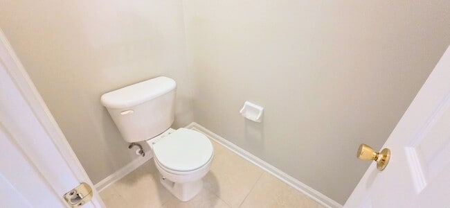 Building Photo - Cosey Cul-De-Sac Living in the Desirable Foxchase Community!