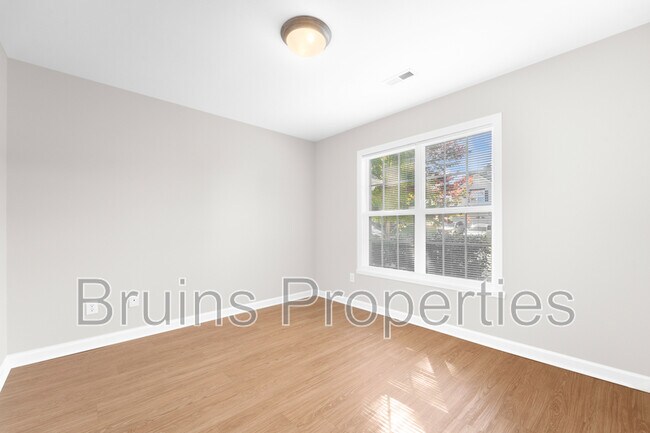 Building Photo - 5611 Sycamore Glen Rd