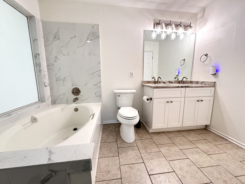 Primary Bathroom - 13215 Regency