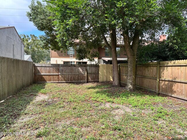 Building Photo - 1114 W Romaine Cir