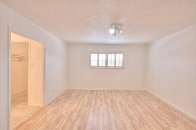 Building Photo - 1141 Country Pl Dr